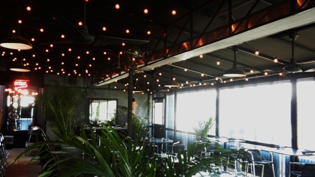 restaurant-patio-heaters-in-an-enclosed-area1