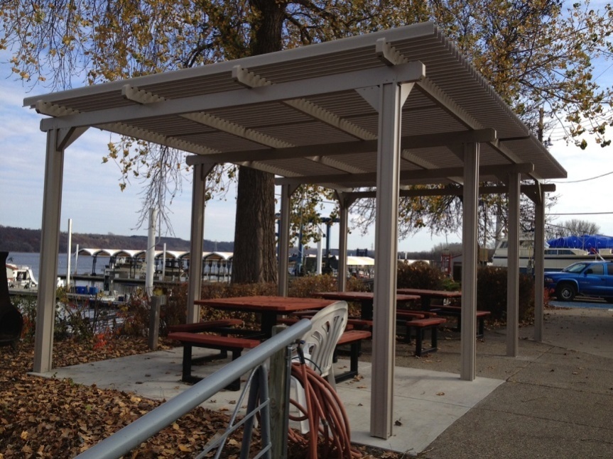 freestanding-louvered-roof