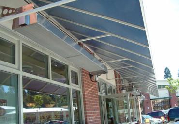 outdoor-infrared-heat-above-sidewalk-cafe