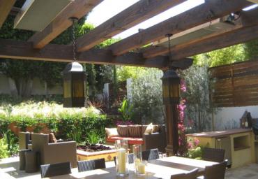 outdoor-patio-heaters-mounted-between-pergola-joists